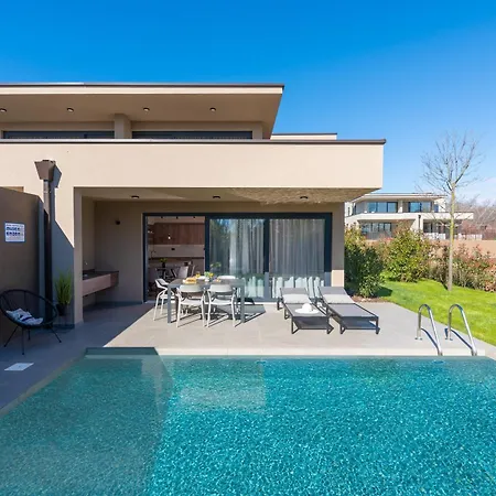 Querchus 9 With Private Pool Daire Novigrad Istria