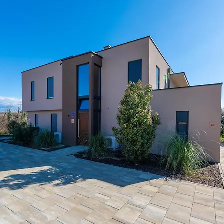 شقة Querchus 9 With Private Pool *