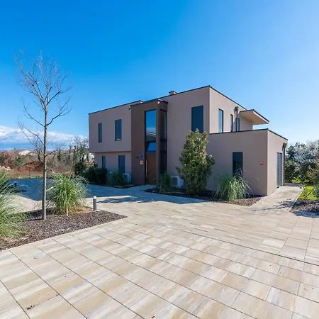 Querchus 9 With Private Pool *